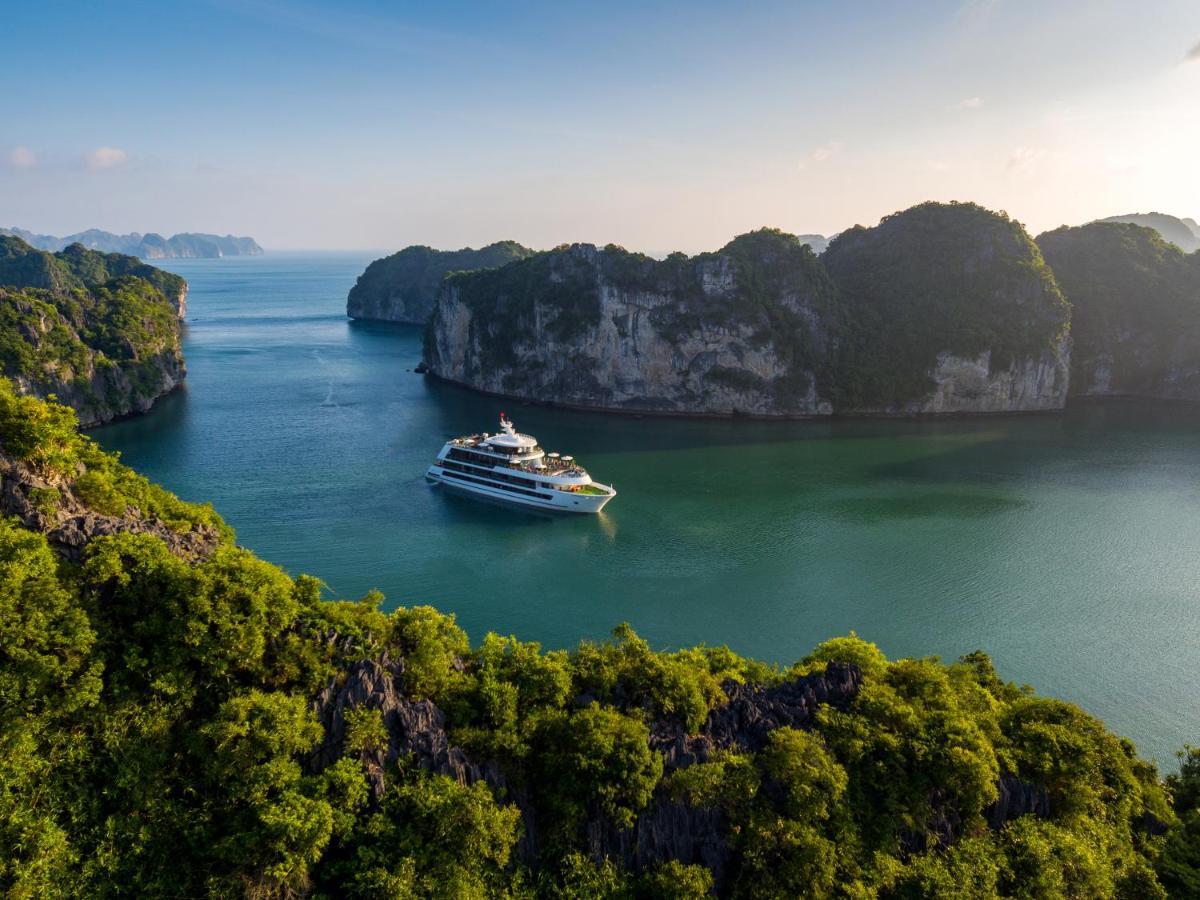 Stellar Of The Seas Cruise Hotel Ха Лонг Екстериор снимка